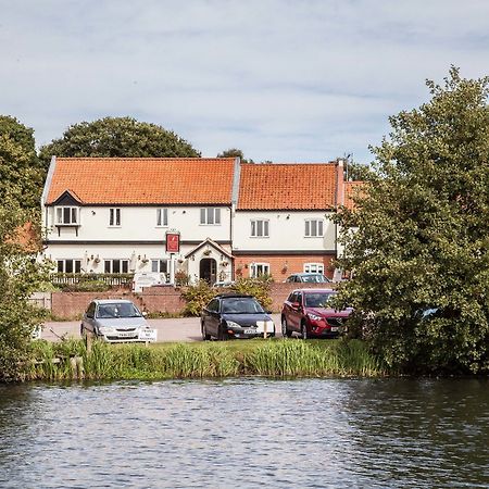 Wayford Bridge Inn Hotel Сталъм Екстериор снимка