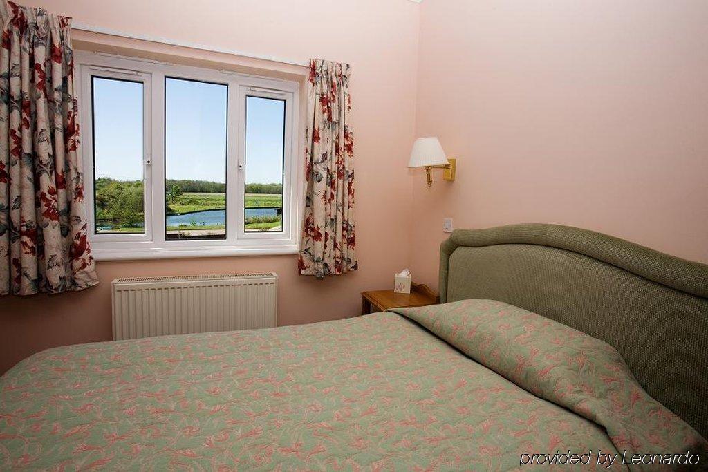 Wayford Bridge Inn Hotel Сталъм Стая снимка